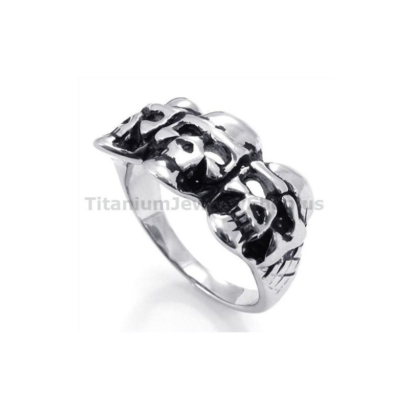 Anillo De Titanio Con Tres Calaveras