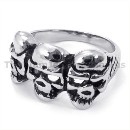 Anillo De Titanio Con Tres Calaveras