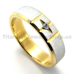 Anillo De Titanio Con Cruz Dorada Y Diamante