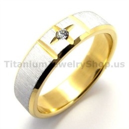 Anillo De Titanio Con Cruz Dorada Y Diamante