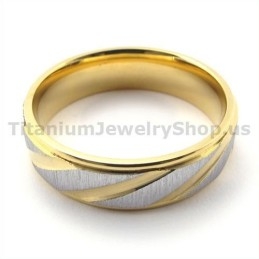 Anillo De Titanio Dorado Con Diamante
