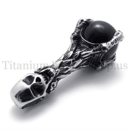 Colgante De Titanio Puro Con Calavera Sosteniendo Una Gema Negra