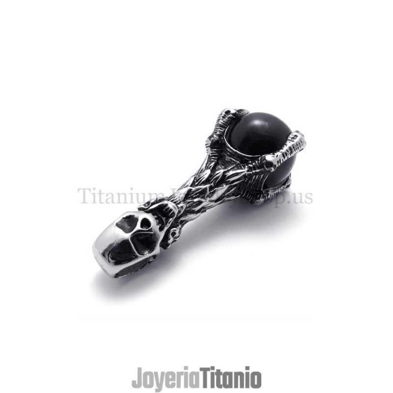 Colgante De Titanio Puro Con Calavera Sosteniendo Una Gema Negra