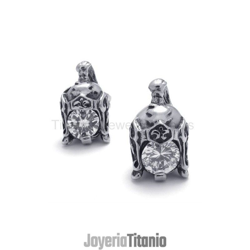 Casco Retro De Titanio Con Pendientes De Diamantes Casco Retro De Titanio Con Pendientes De Diamantes