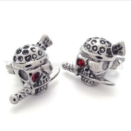 Pendientes De Titanio Con Espada Y Calavera Con Un Ojo Rojo