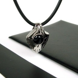 Colgante De Titanio Puro Con Ágata Negra Y Escudo De Hombre