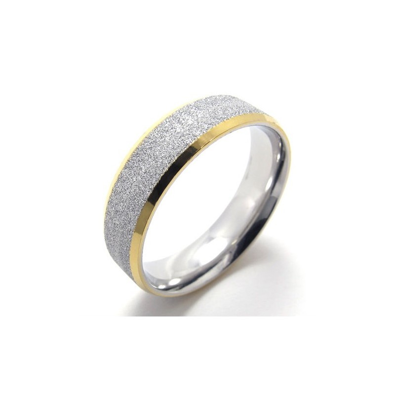 Anillo De Titanio Con Perla Y Detalles Dorados