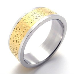 Anillo De Titanio Dorado
