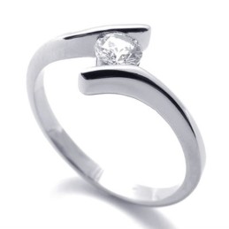 Anillo De Titanio Con Diamantes Para Mujer
