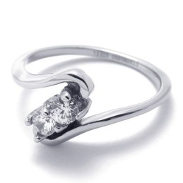 Anillo De Titanio Con Diamantes Para Mujer
