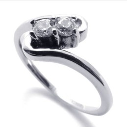 Anillo De Titanio Con Diamantes Para Mujer