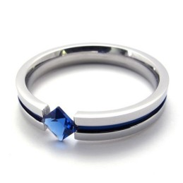 Anillo De Titanio Con Diamante Azul
