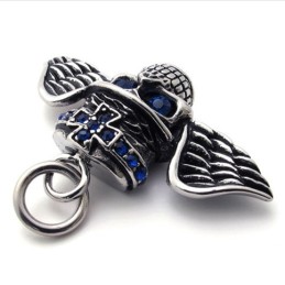 Colgante De Titanio Con Alas De Calavera Y Diamante Azul
