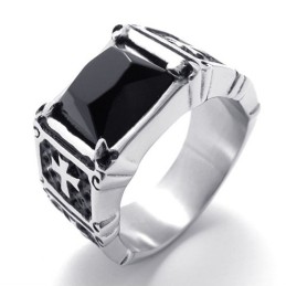 Anillo De Titanio Con Piedra Preciosa Negra Cruzada