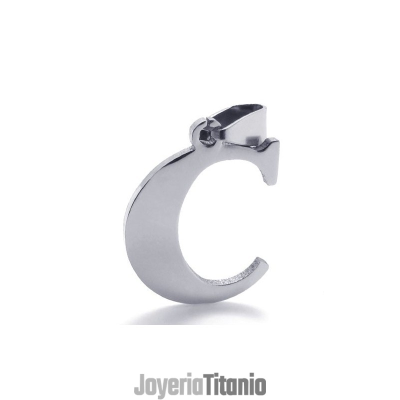 Colgante De Titanio Con La Letra "C" Colgante De Titanio Con La Letra "C"