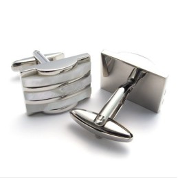 Gemelos De Cuproníquel De Titanio De Calidad Superior Con Brillo De Color Y Forma Elegante
