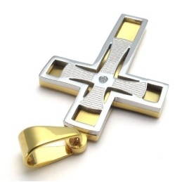 Colgante De Cruz De Titanio Con Un Brillo De Color Finamente Procesado Que Le Otorga Una Larga Reputación.