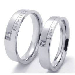 Anillo De Titanio De Excelente Calidad Con Un Diseño Hábil Y Un Brillo De Color