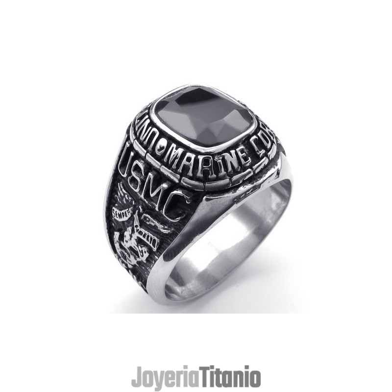Anillo De Titanio De Alta Calidad Con Patrones De Moda Y Brillo De Color. Anillo De Titanio De Alta Calidad Con Patrones De Moda Y Brillo De Color.